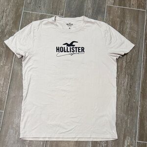 Hollister Men's Cream Logo Tee